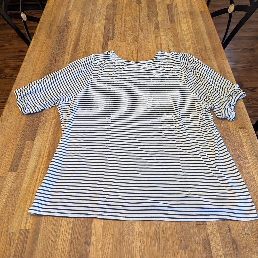 Womens XXL B & W Striped 3/4 Length Sleeved Top w/ Mother of Pearl Buttons